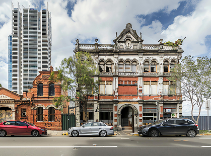 Houses with Private Parking